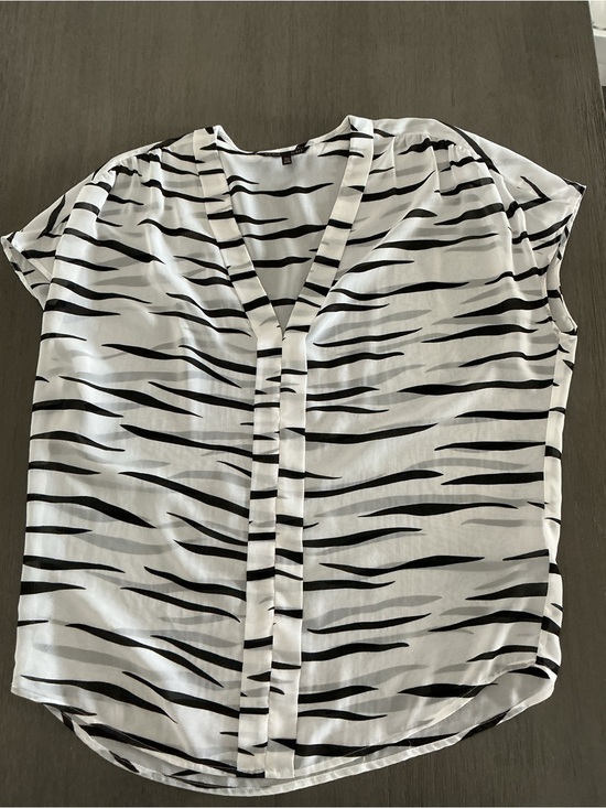 Victoria's Secret Tops - Victoria’s Secret Zebra Chiffon Split Neck Blouse Size M Black White
